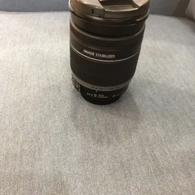 캐논 EF-S 18-200mm is 렌즈