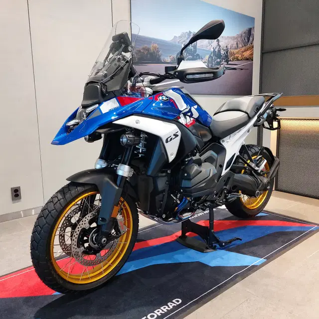 24년식 BMW R1300GS 트로피 블루 신차 동성모토라드 전시차 할인