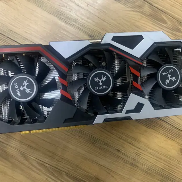 그래픽카드 GTX1080 3팬 컬러풀사 제품 PC부품