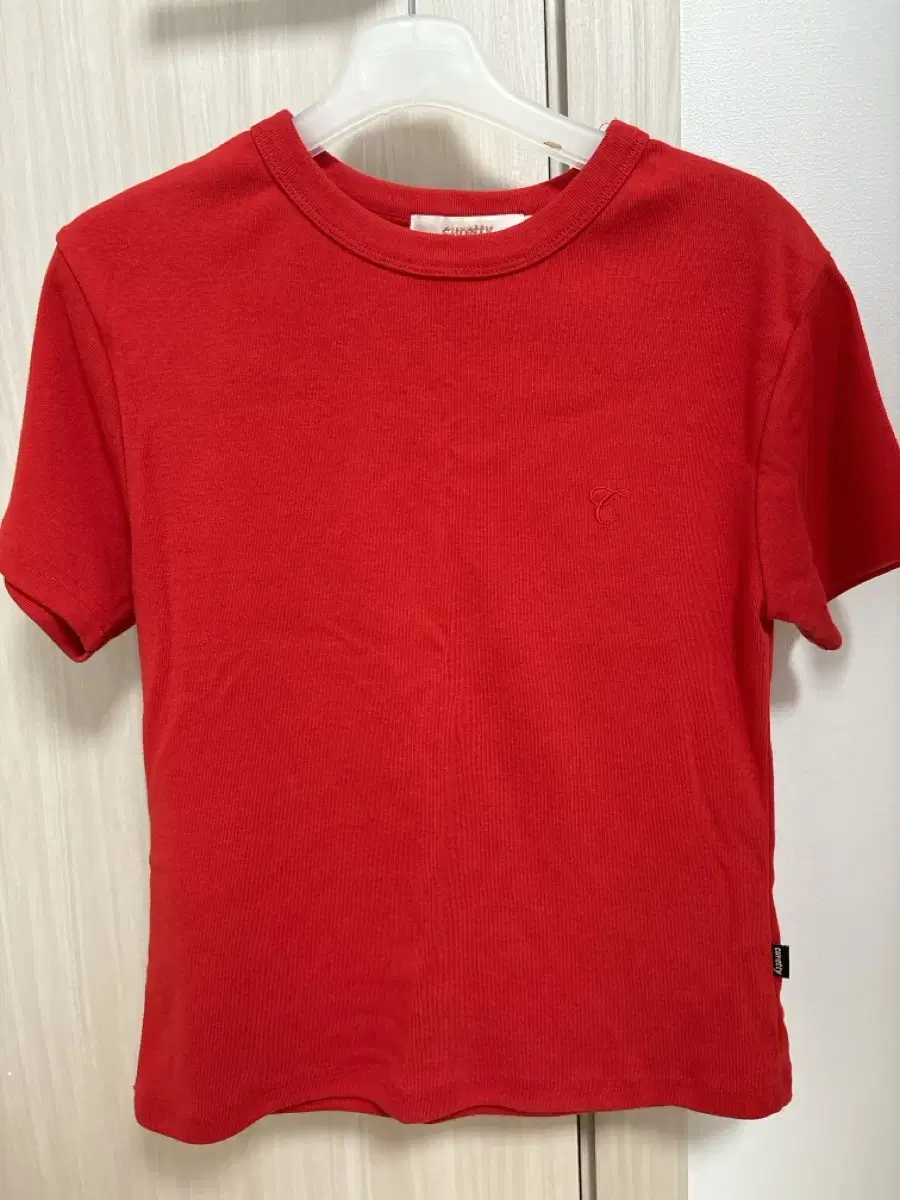 Curetty C BASIC EMBROIDERY T-SHIRT_RED