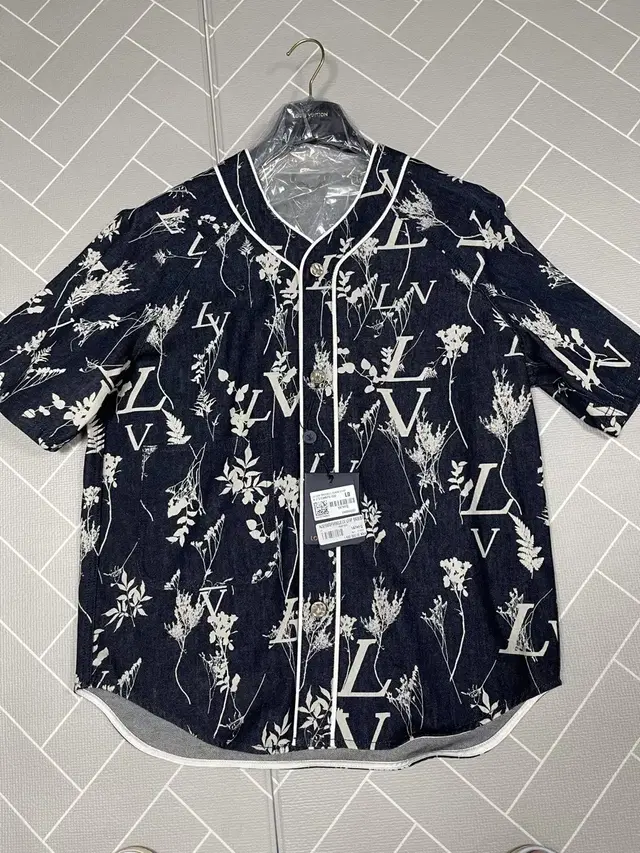 루이비통 LV LEAF DENIM BASEBALL SHIRT사이즈 100