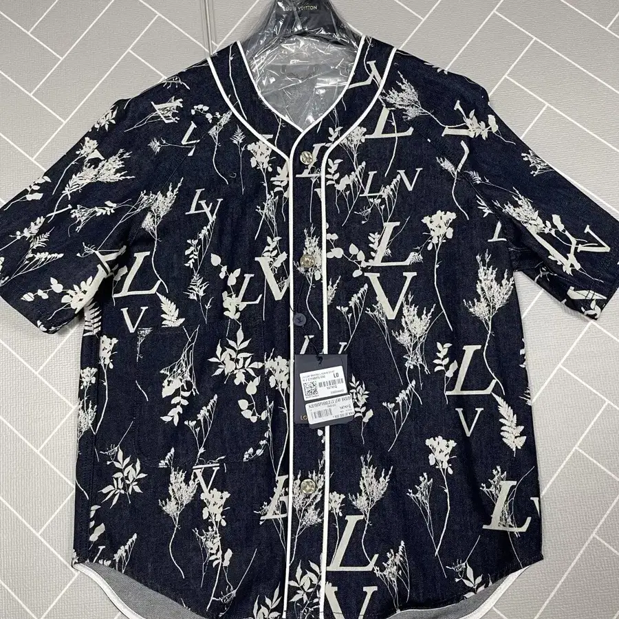 루이비통 LV LEAF DENIM BASEBALL SHIRT사이즈 100