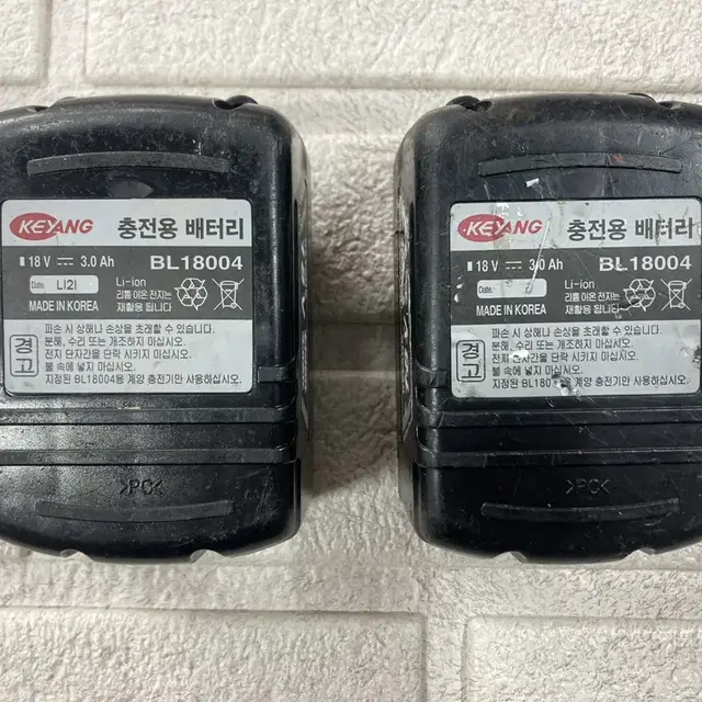 계양 18V 3.0Ah 배터리 2개 판매