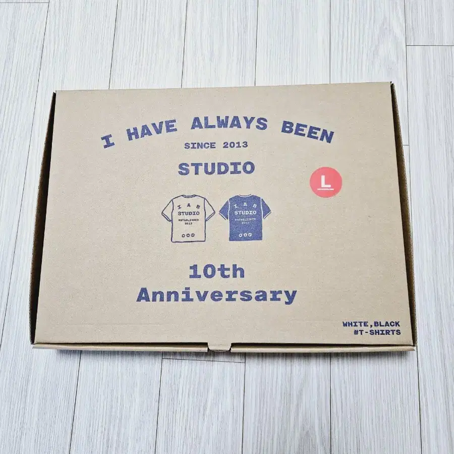 iab studio 10주년 반팔 L사이즈 흰색 검은색 팝니다