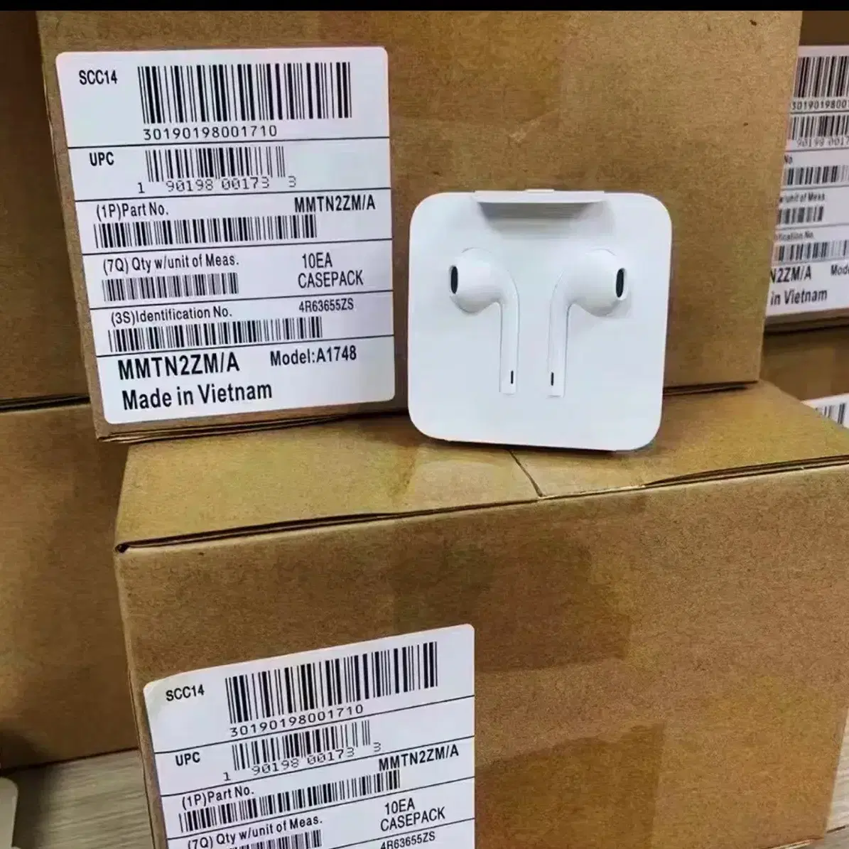 애플 IPhone c타입 라이트닝 용 EarPods 팝니다.