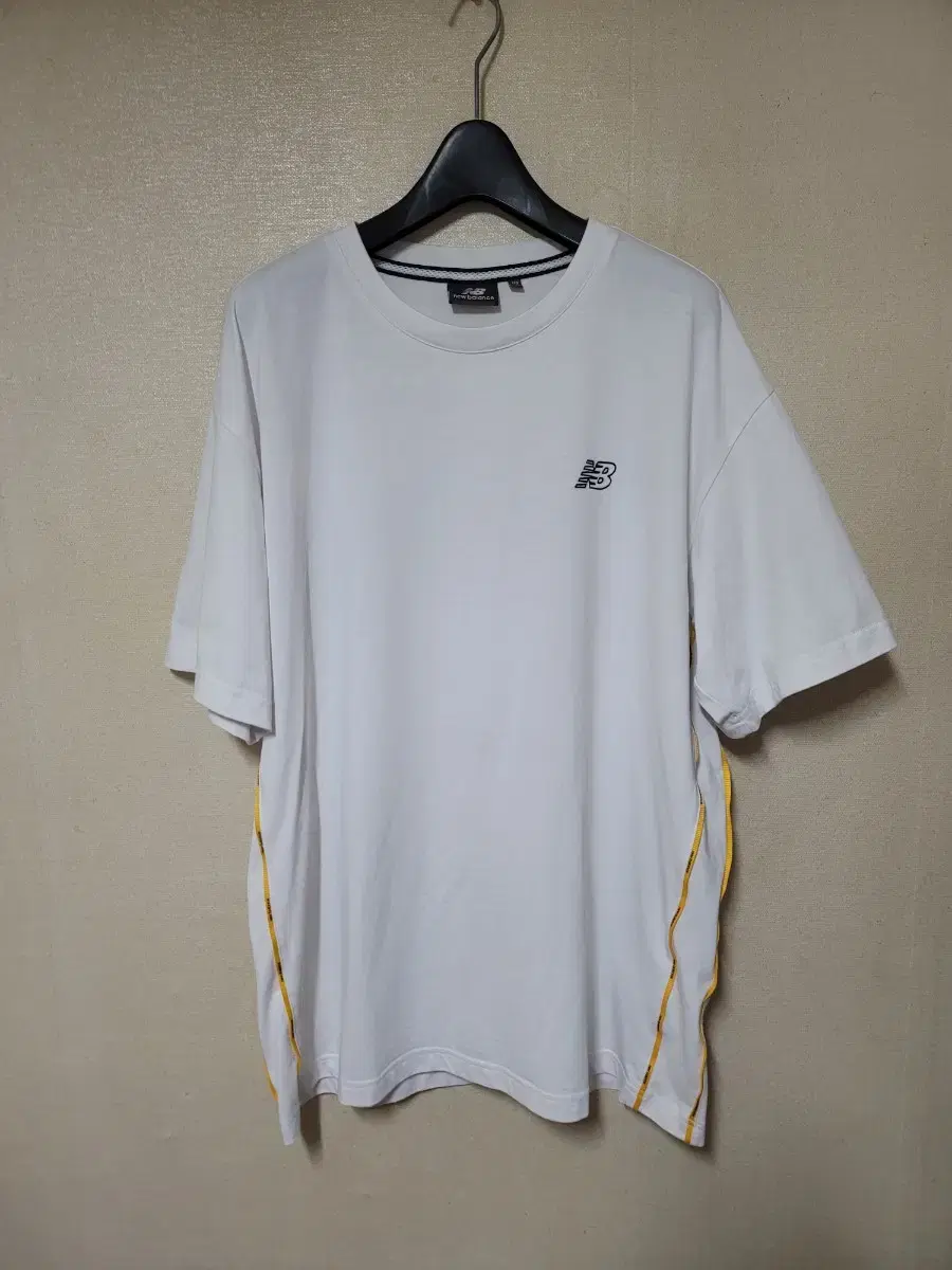 Big Size (110) New Balance Vahn Short Sleeve Tee