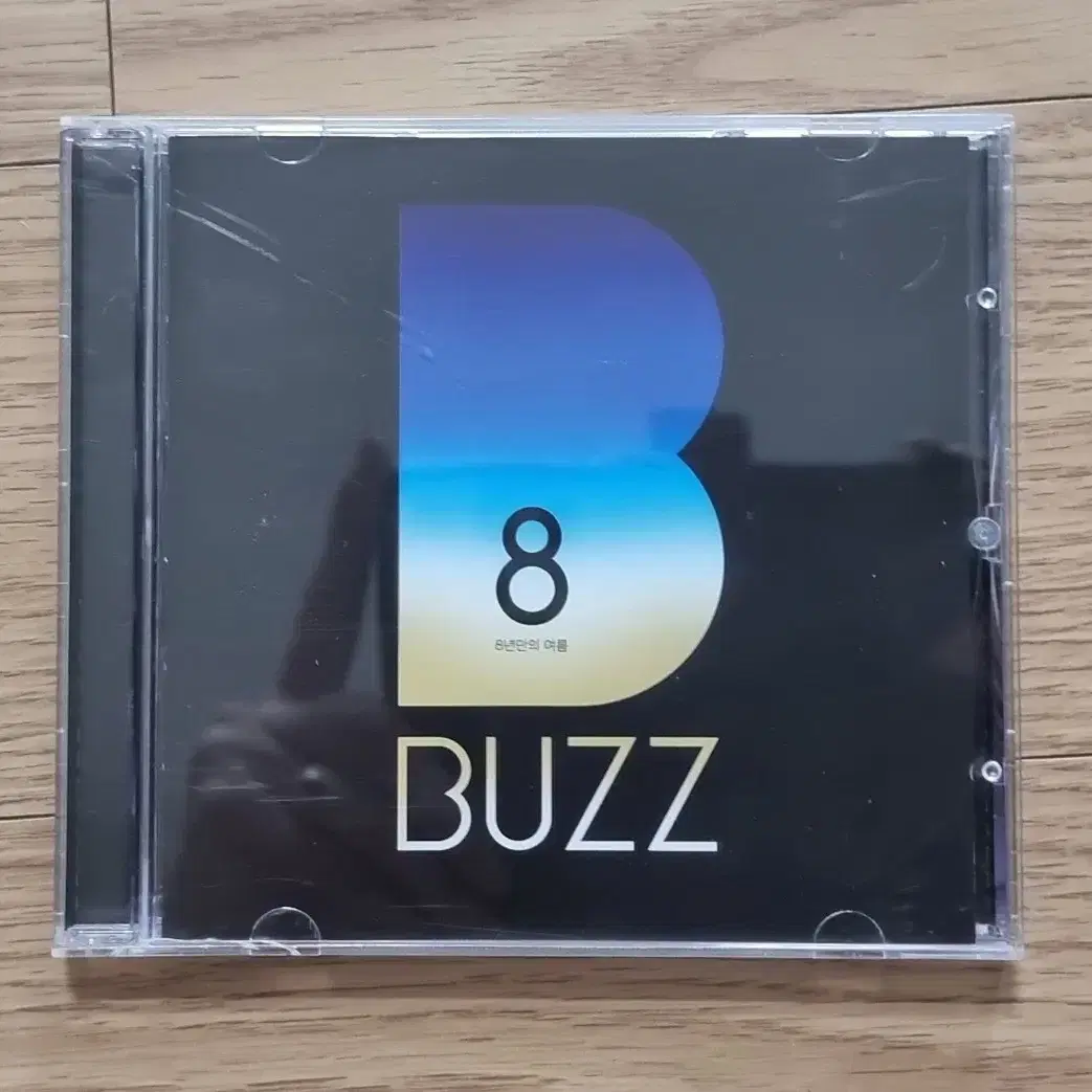 BUZZ 8년만의 여름