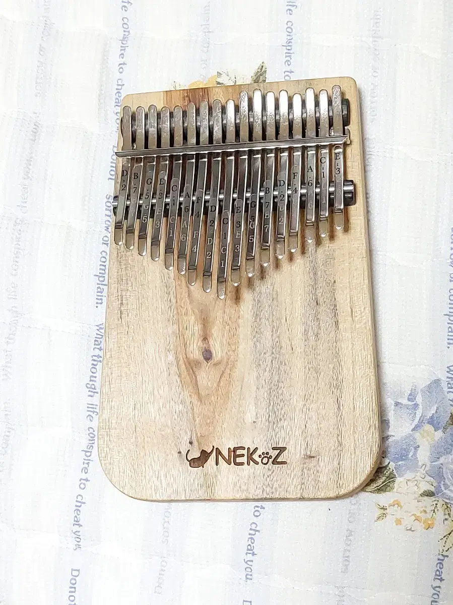 Nekoz Kalimba 17cp +Hardcase+Sheet music book