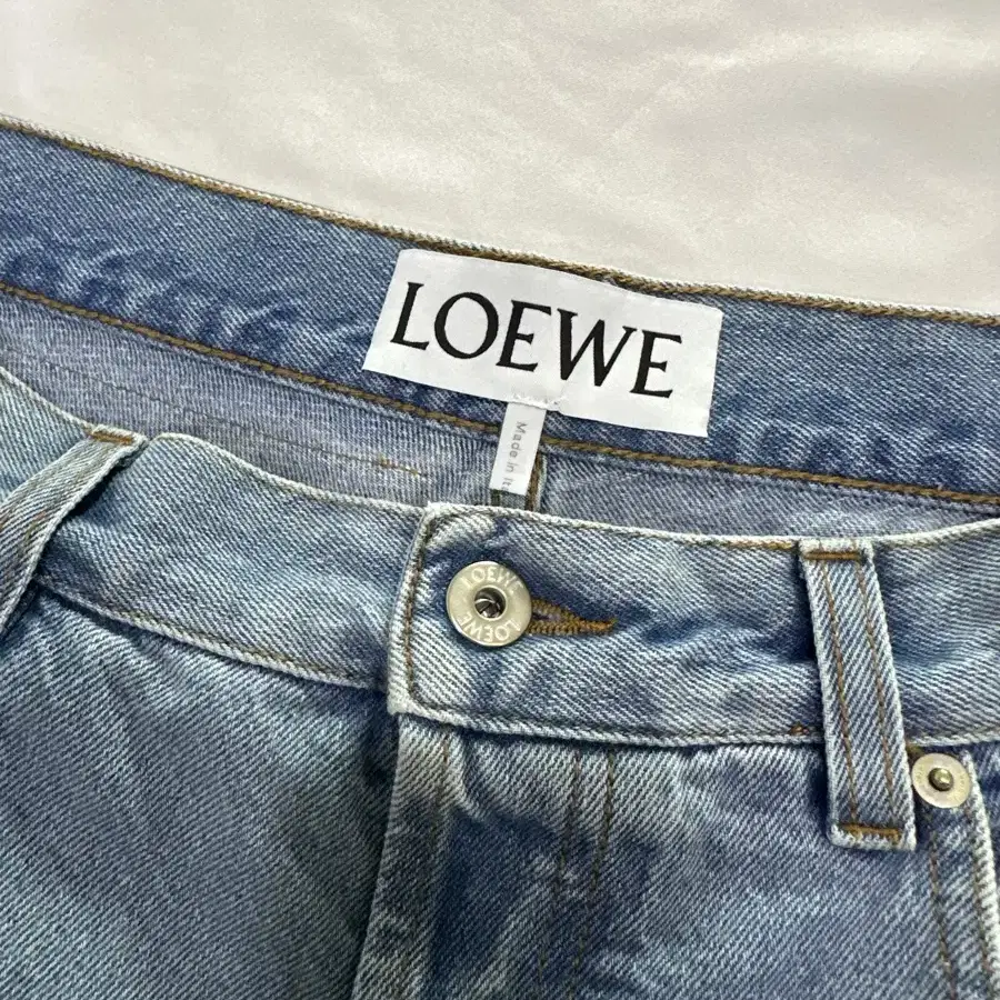 [46] Loewe 로에베 24ss 남성 테이퍼드 워싱 데님 진 팬츠