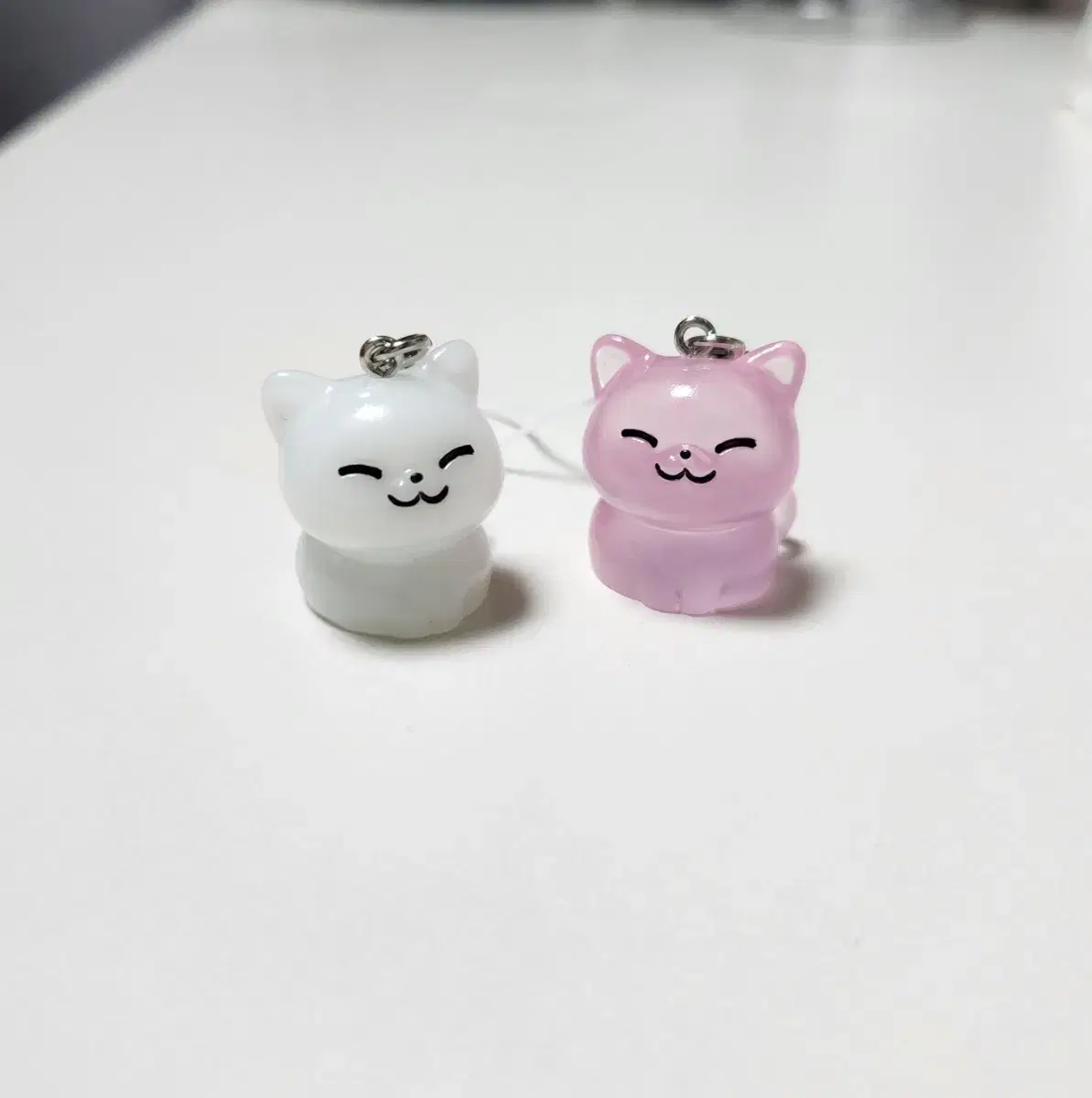 Glow-in-the-dark cat keyring