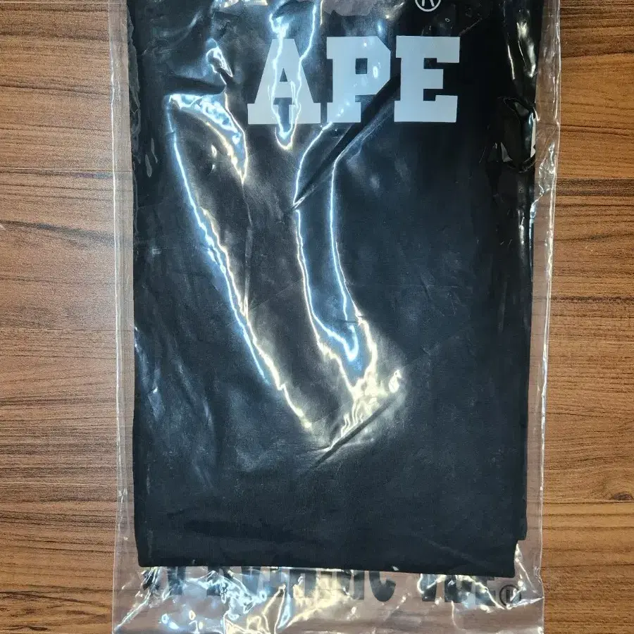 새상품) 베이프 컬리지 티셔츠 m 사이즈 bape 블랙 반팔티 뉴진스