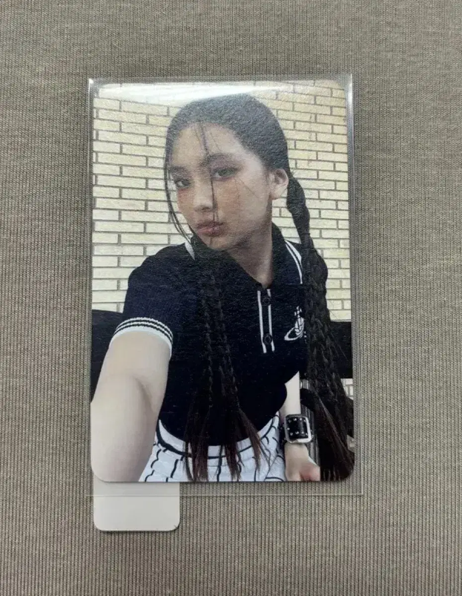 New Jeans hyein Attention weverse Photocard