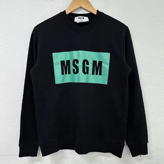 [S] MSGM 엠에스지엠 그린 박스 로고 블랙 맨투맨 9540