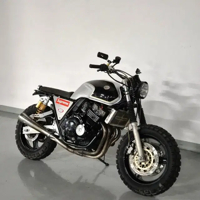 혼다 CB400 SF 트래커스타일 커스텀 판매합니다.