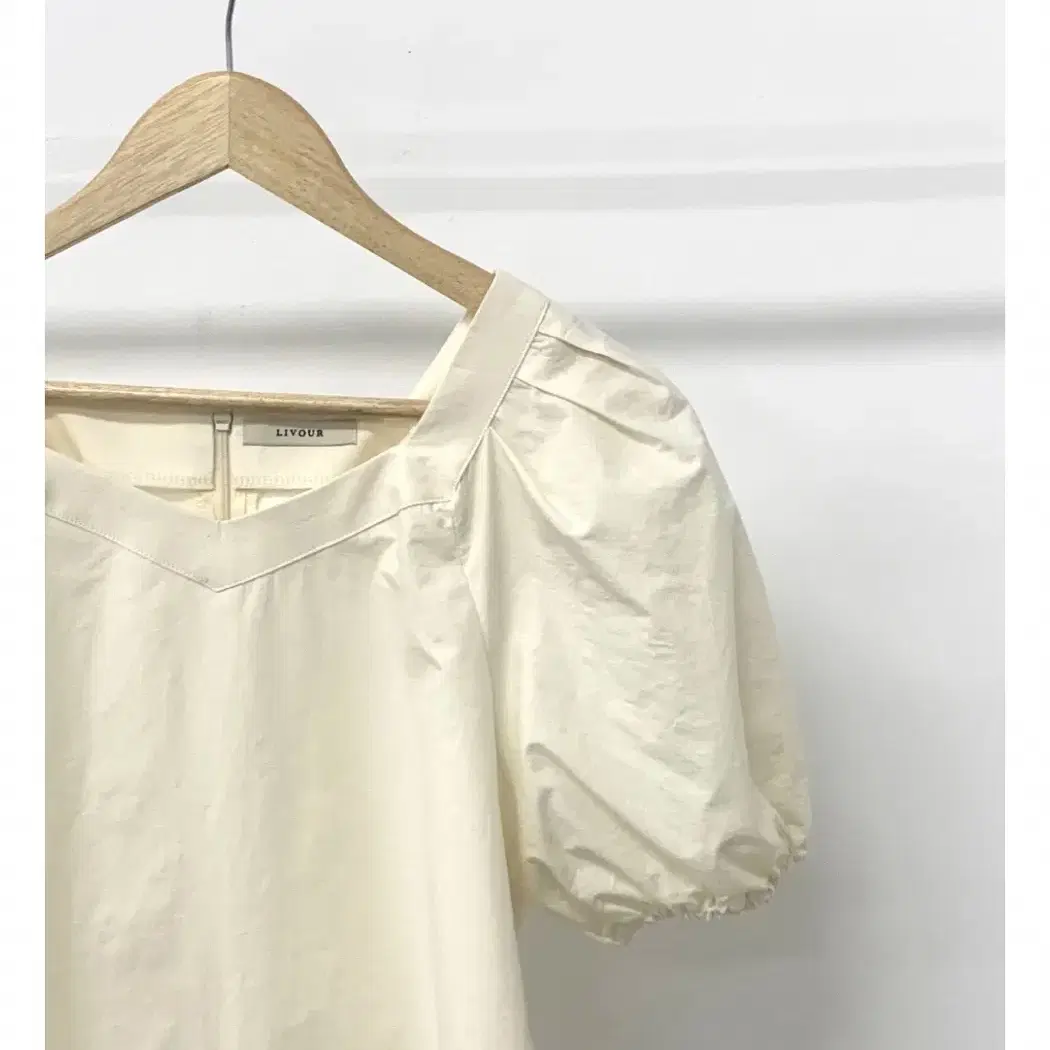 리브아워 제작 블라우스 august blouse(cream)