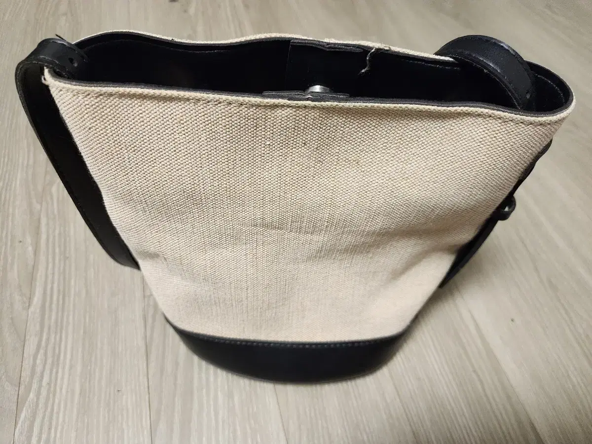 Beige fabric shoulder bag