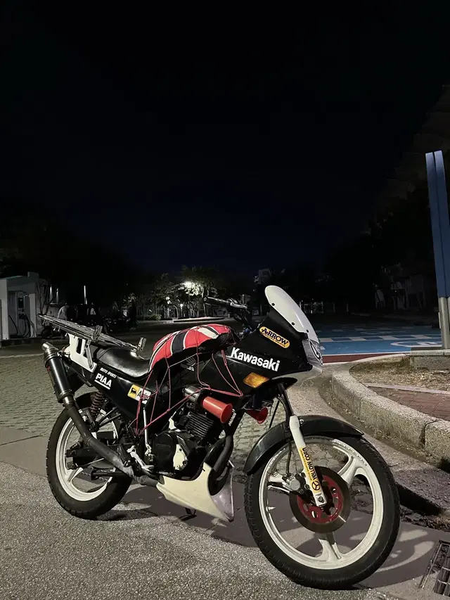 VF125cc 흰검 팝니다