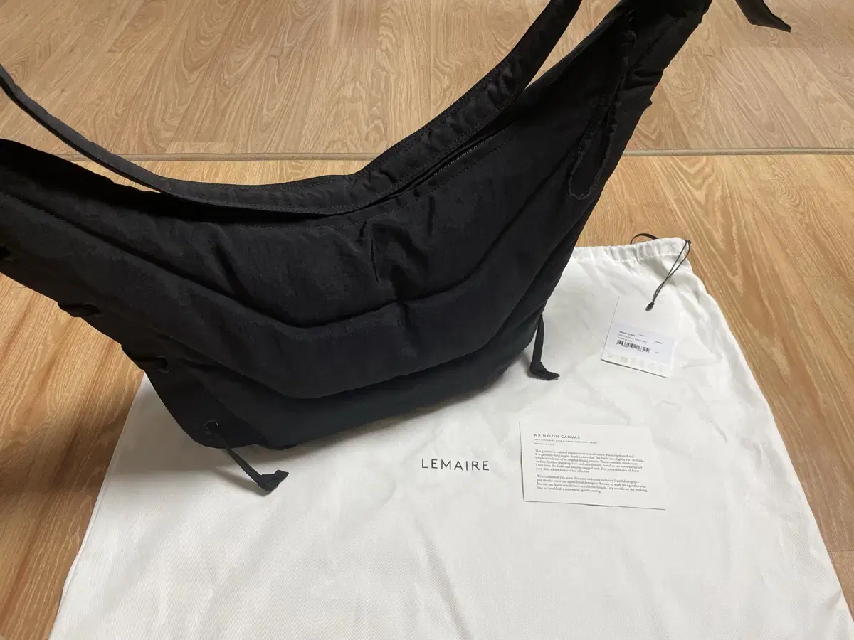 Lemaire Soft Game Bag Medium Black Limited Color New sell is here!