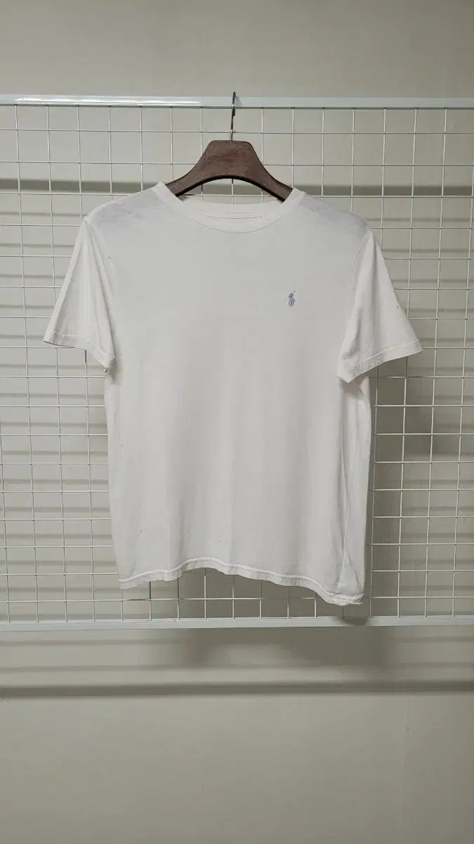 [L] Polo Ralph Lauren White Short-Sleeved T-Shirt HAZOO Price: 10,000 won Only for those who can wear it comfortably!