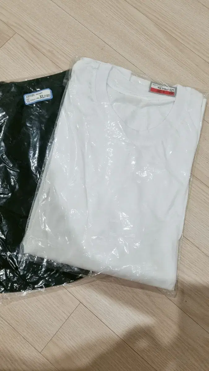 30 white and black vahn tee new