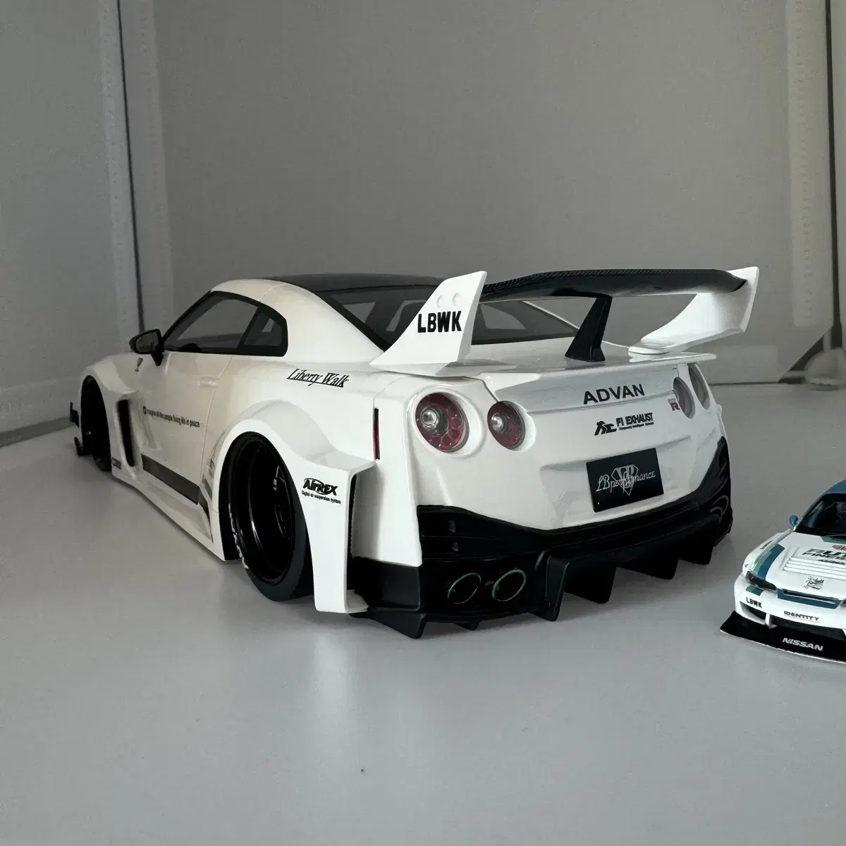 탑스피드 1:18 LB GTR