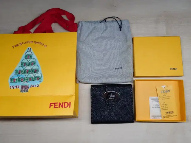 FENDI 펜디 여성 반지갑 미사용품