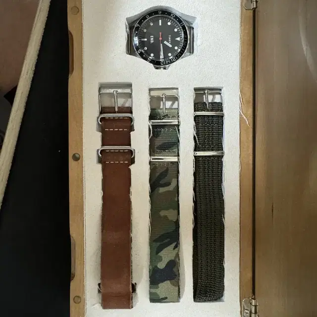 END Clothing X Timex 타임피스 프로젝트 1