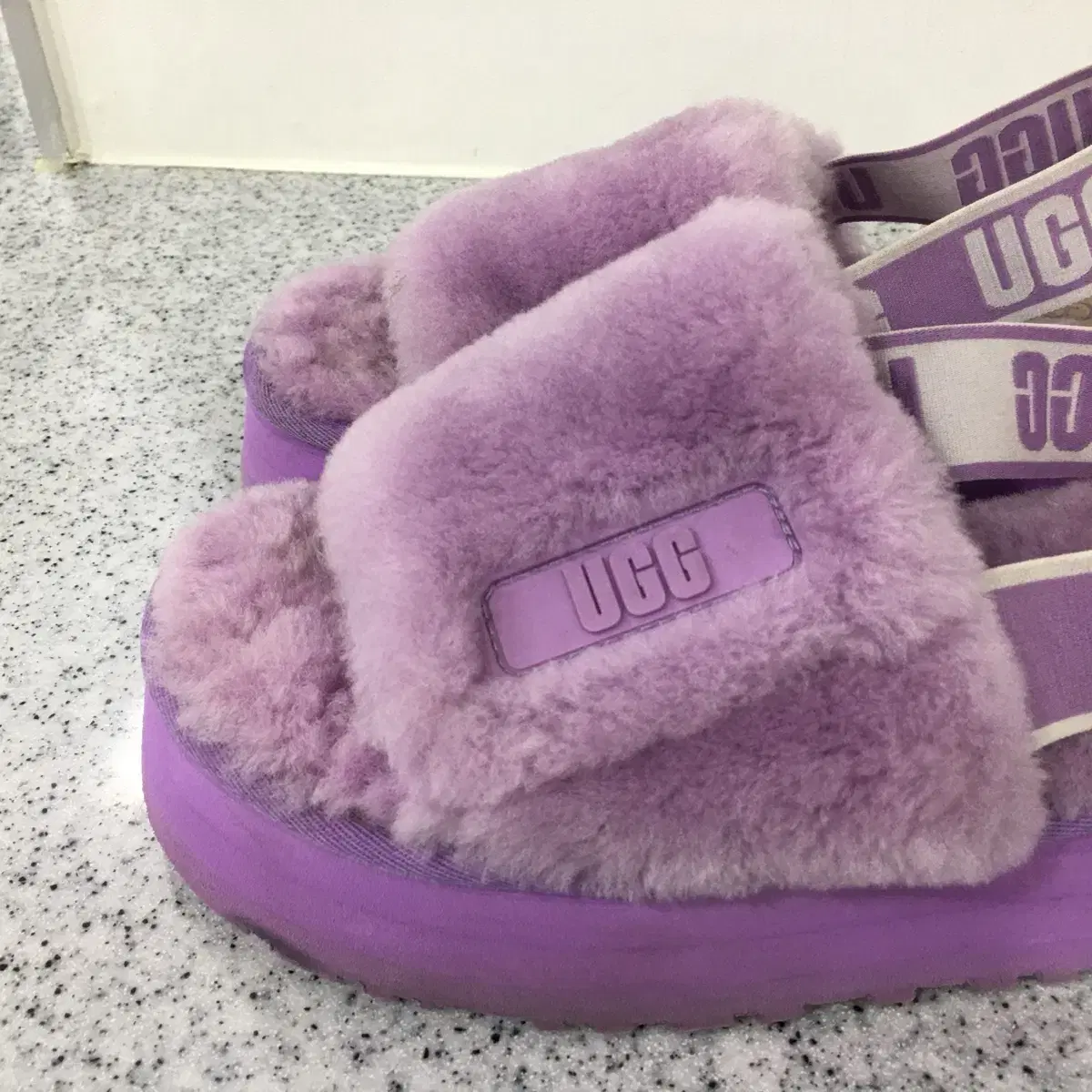 UGG 어그 양털 샌들 250