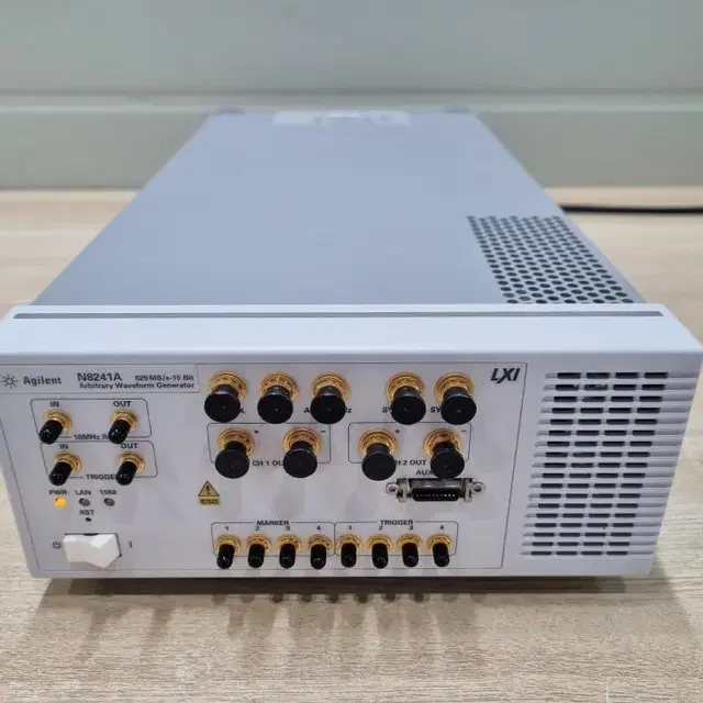 Agilent N8241A 625MS/s-15Bit 임의파형발생기.