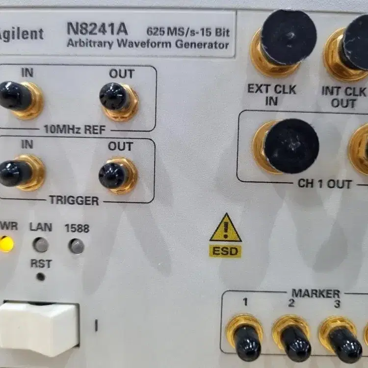 Agilent N8241A 625MS/s-15Bit 임의파형발생기.