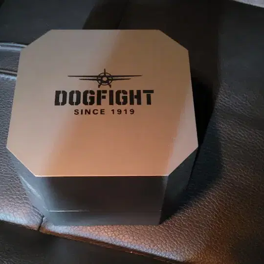 독파이트. dog fighter 시계