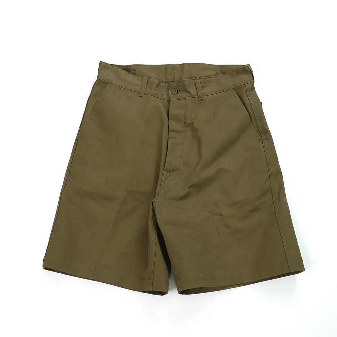 AT LAST CO KHAKI SHORTS