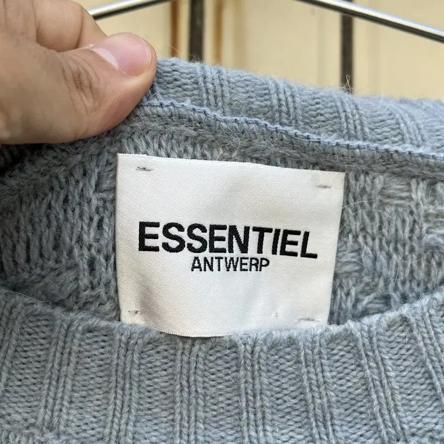 에센셜 앤트워프 니트 Essentiel Antwerpen