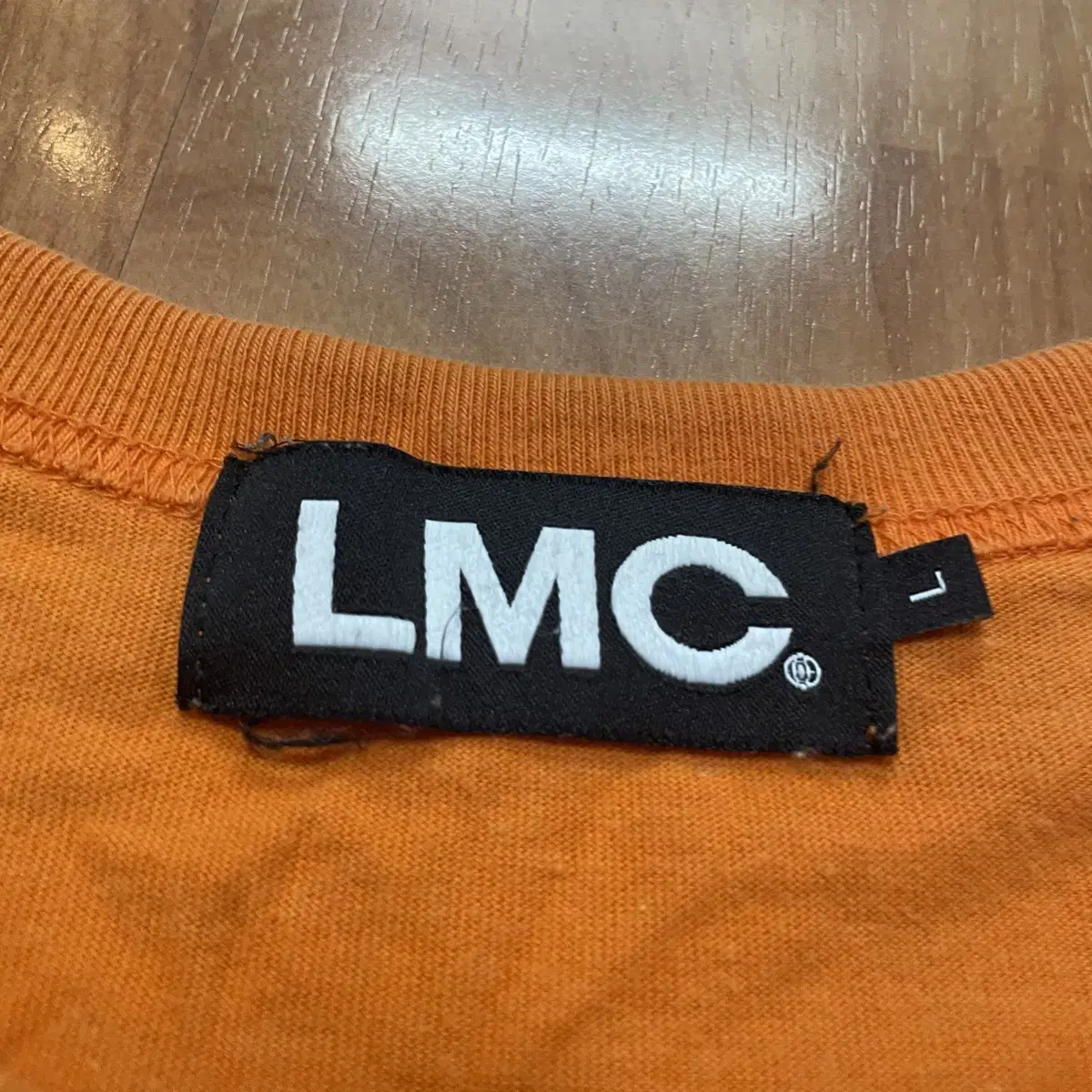 LMC 오렌지 반팔티