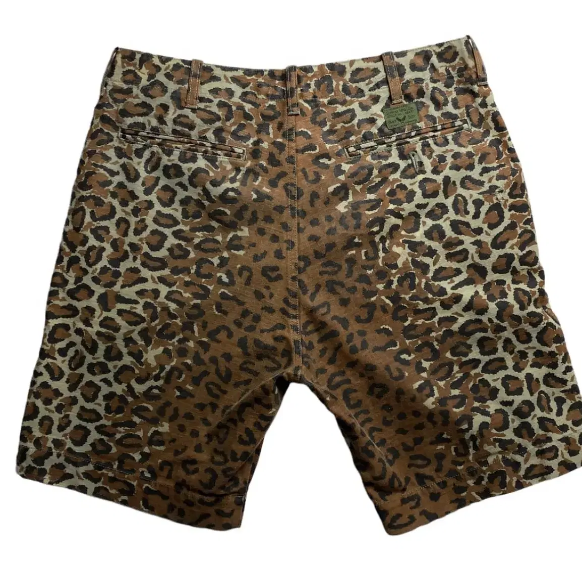 슈프림 SUPREME 레오파드LEOPARD CAMO SHORT 삽니다