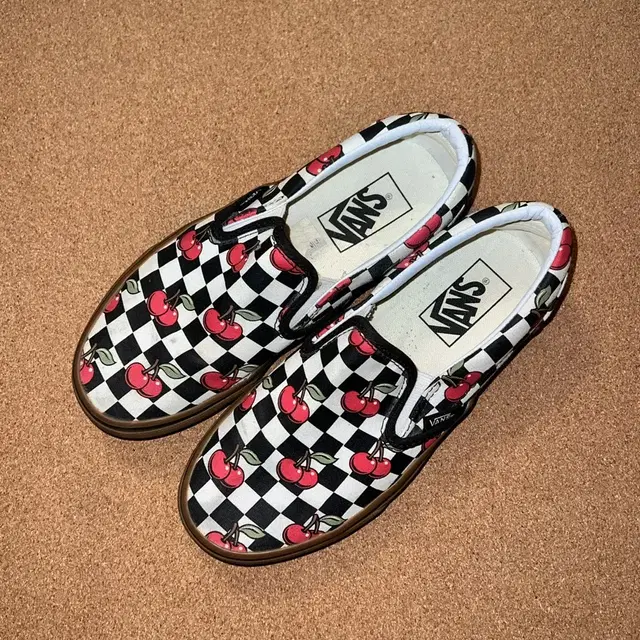 힙스터픽 희귀매물 Vans 반스 체리 체커보드 슬립온