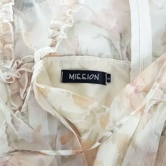 MIEEION 소매&상단시스루 쉬폰 미니원피스 크림 (HU32937)