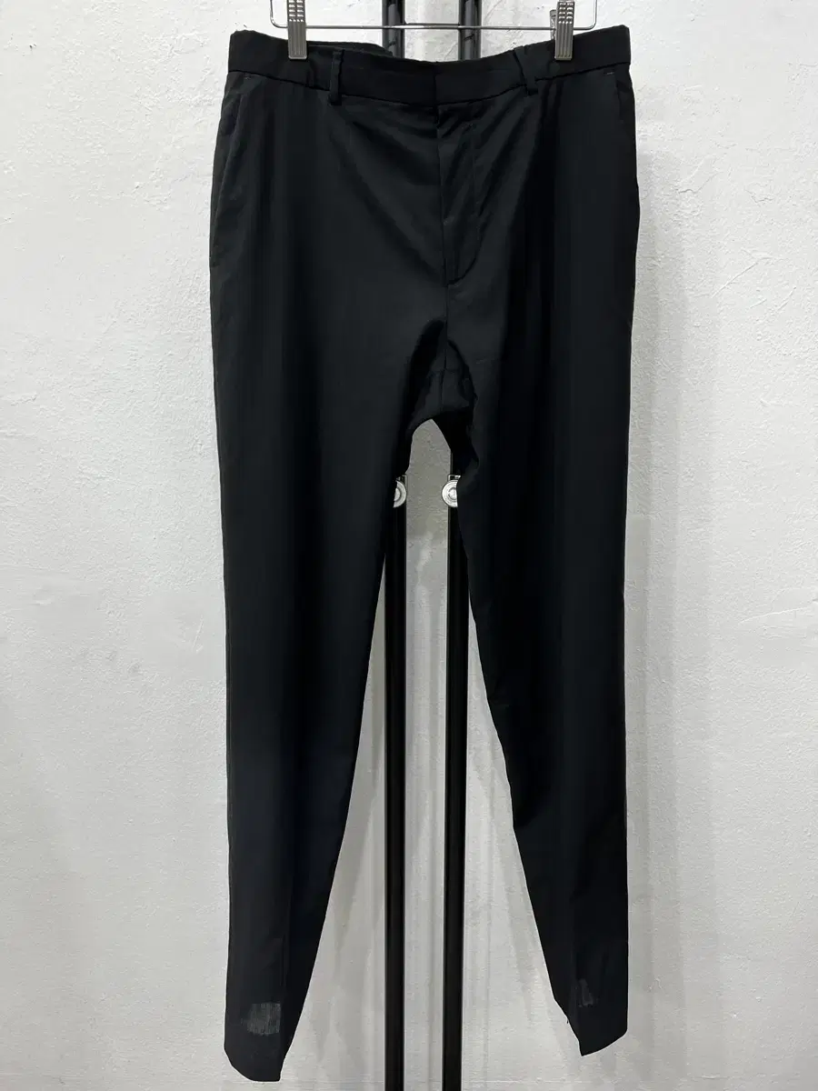 Genuine) Hugo Boss Black Pants 34