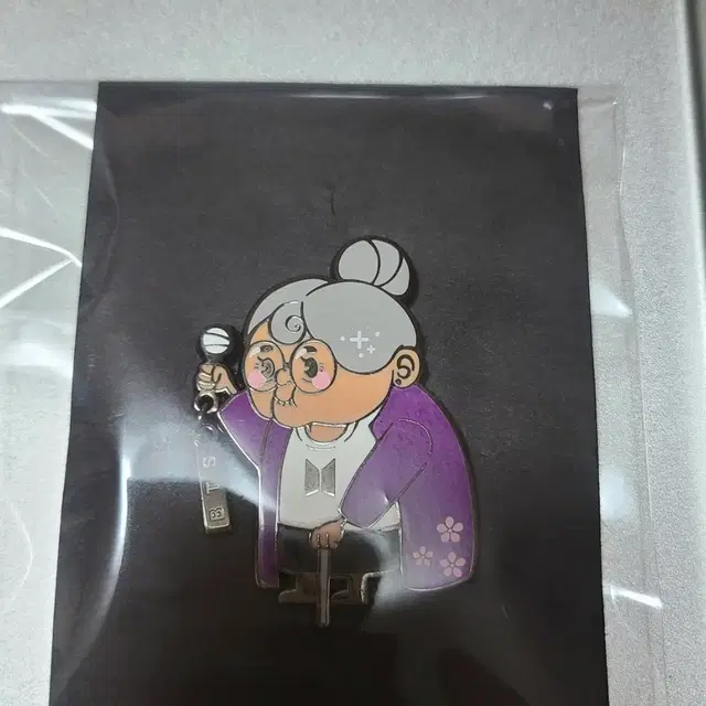 방탄소년단 BTS Army Grandma Enamel Pin 뱃지 미개봉