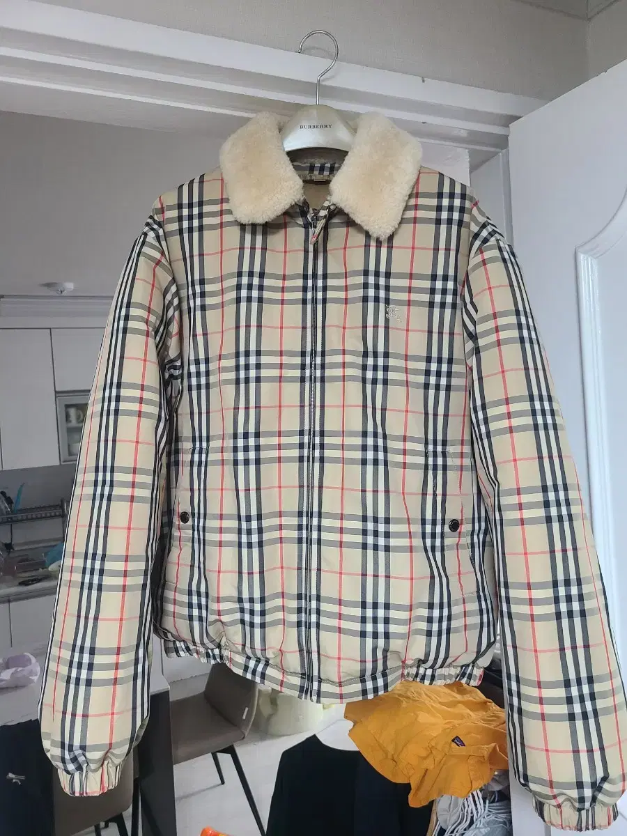 Burberry Supreme Shearling Padded M Beige