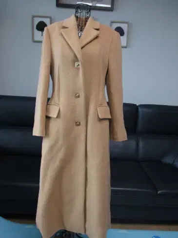 DEWLDouble-breasted slim-fit cashmere coat with gold buttons