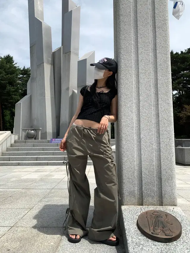 새상품 셔링 카고 팬츠 카키색