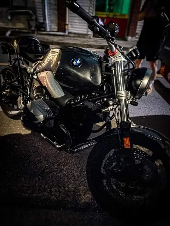 BMW R9T 알나인티 퓨어 21년식