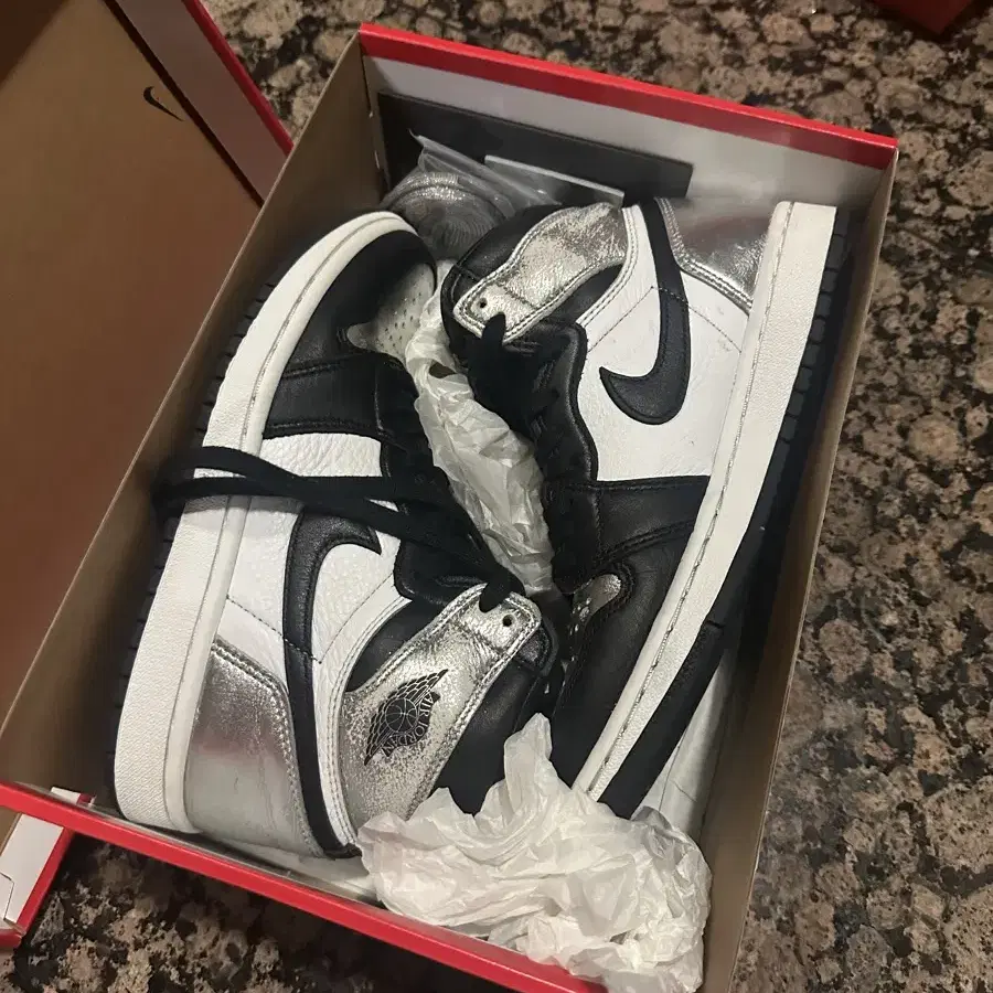 (W)Jordan 1 Retro High OG Silver Toe 235