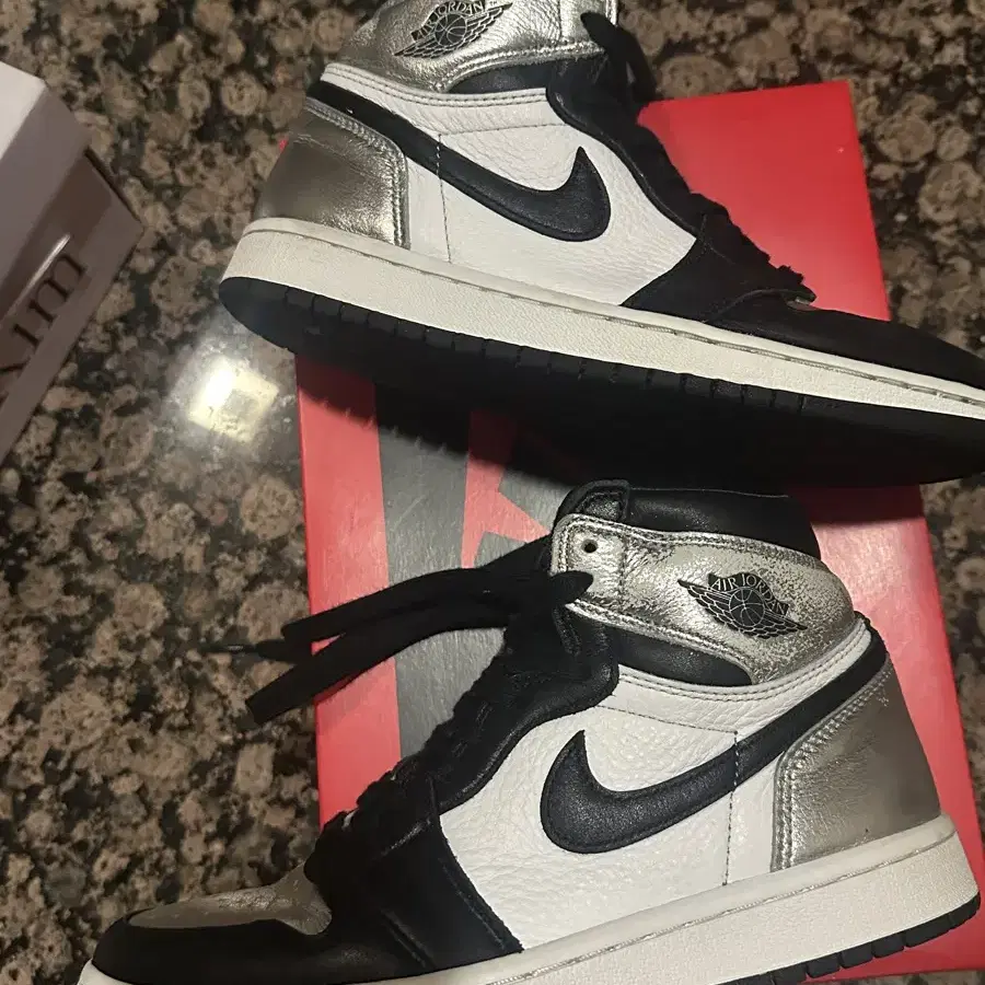 (W)Jordan 1 Retro High OG Silver Toe 235