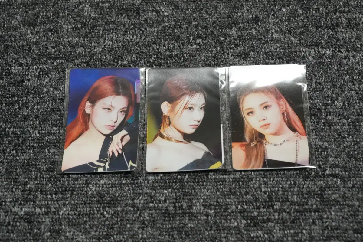 (sold in bulk) itzy aladin pre-order benefit hologram Photocards