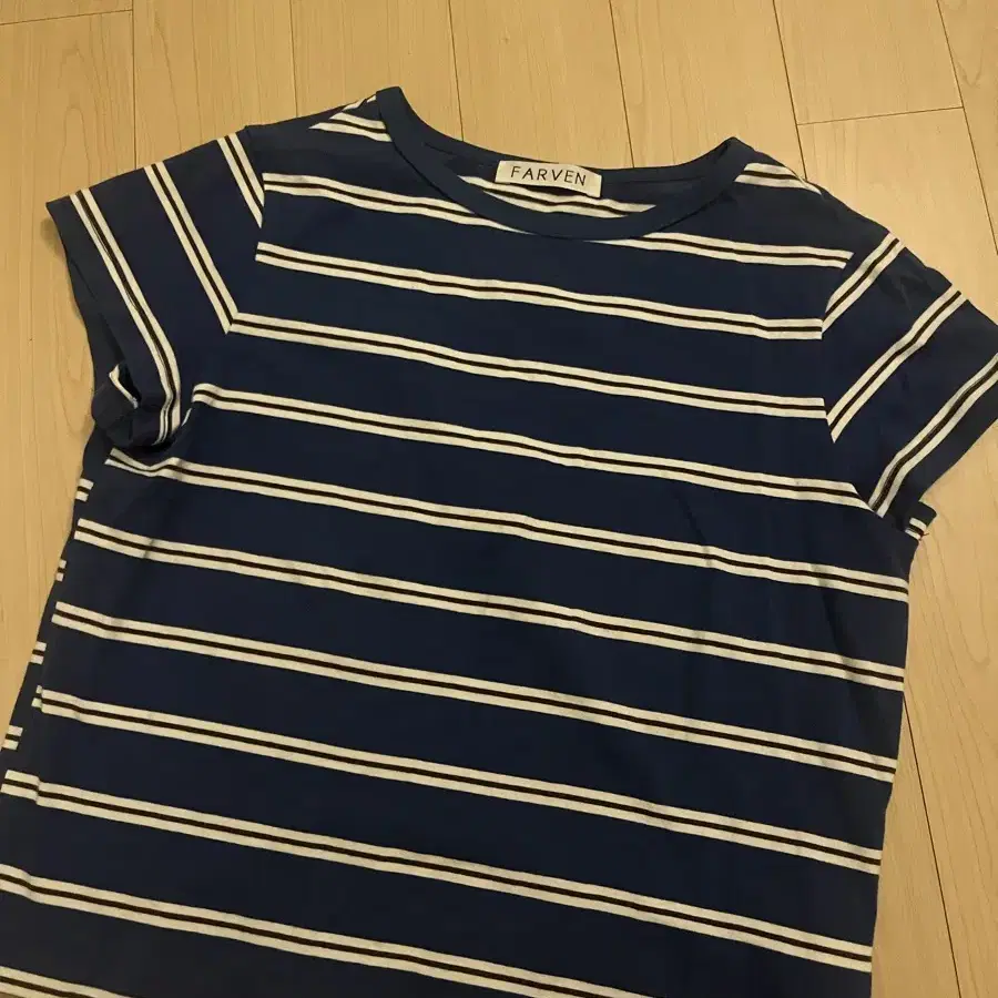 파르벵 티셔츠 farven STRIPE SYMBOL T-SHIRT