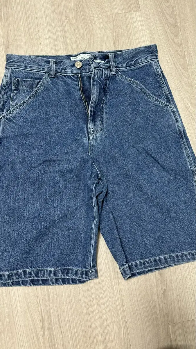 에이카화이트 버뮤다팬츠 DENIM CARPENTER SHORTS