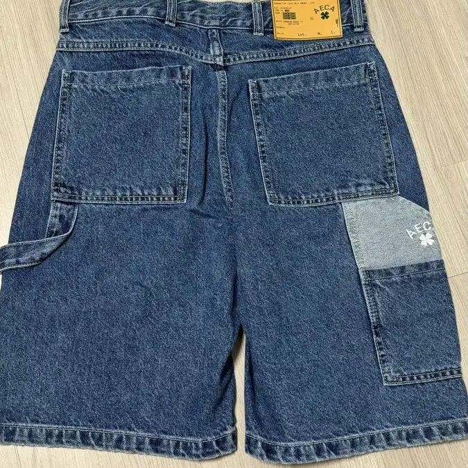 에이카화이트 버뮤다팬츠 DENIM CARPENTER SHORTS