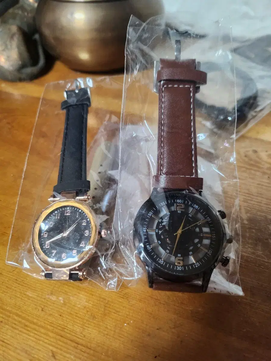 A pair of men's and women's watches